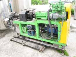 Plastic Extruder and Plastic Extrusion Molder