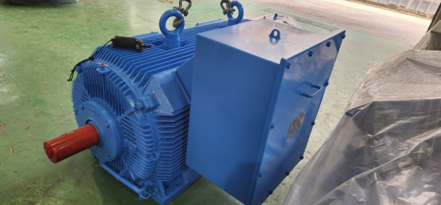 현대고압모터 470KW*4P*60HZ*440V