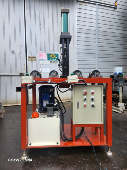 유압 10톤  앵글 100파이  미만  절단기외 파이프 교정기 작동은 수동 자동 됨