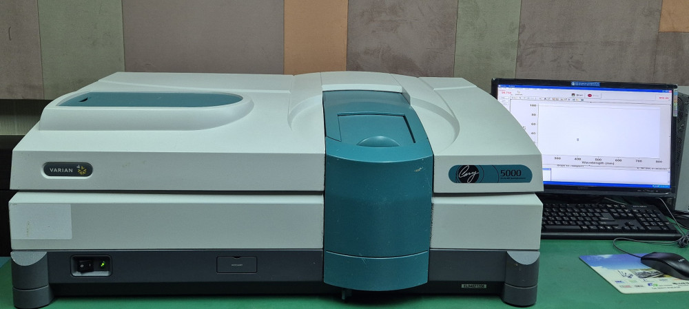 VARIAN Cary 5000 UV-Vis-NIR Spectrophotometer /분광광도계 제품 이미지