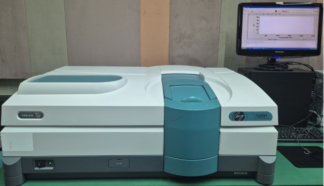 UV-Vis-NIR Spectrophotometer Cary 5000 VARIAN