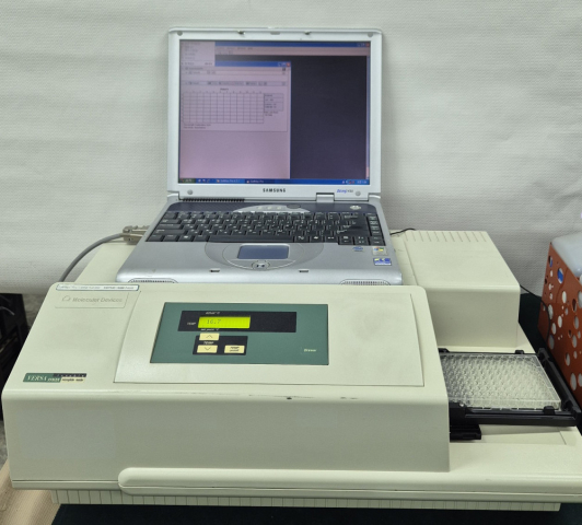 Molecular devices Microplate Reader VersaMax
