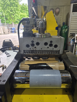 Laboratory T-Die Extruder