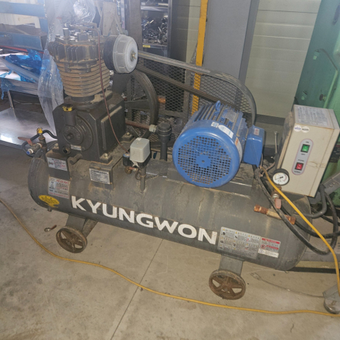 경원기계 AR7 중고 7.5HP 피스톤 에어콤프레샤 3상 380V 제품 대표이미지