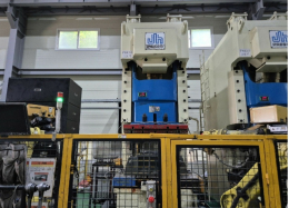 C형 300톤프레스 라인