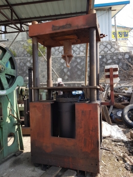 유압프레스 유압도끼 본체