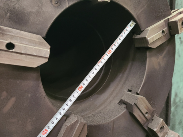 CNC선반 900ㅡ3000 F15T. 4각터렛자동. 스핀들구멍 260mm 5본연동척2개 제품 이미지