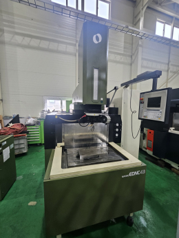 Discharge Machine / Discharger / EDNC43 / Makino Discharger