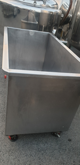 a square tank