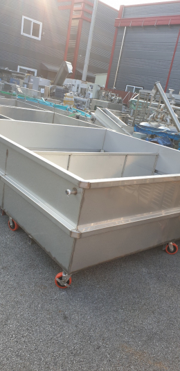 a square pickling tank