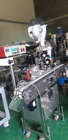 Label Attachment Machine
